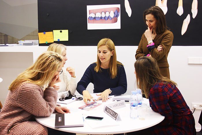 II EDICIÓN - MÁSTER INVISALIGN CRISTINA VIYUELA - Cursos Ortodoncia Invisible Cristina Viyuela