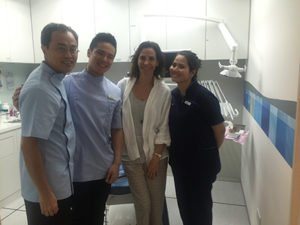 Con el Dr. Yue Weng Cheu y su equipo, en Idental